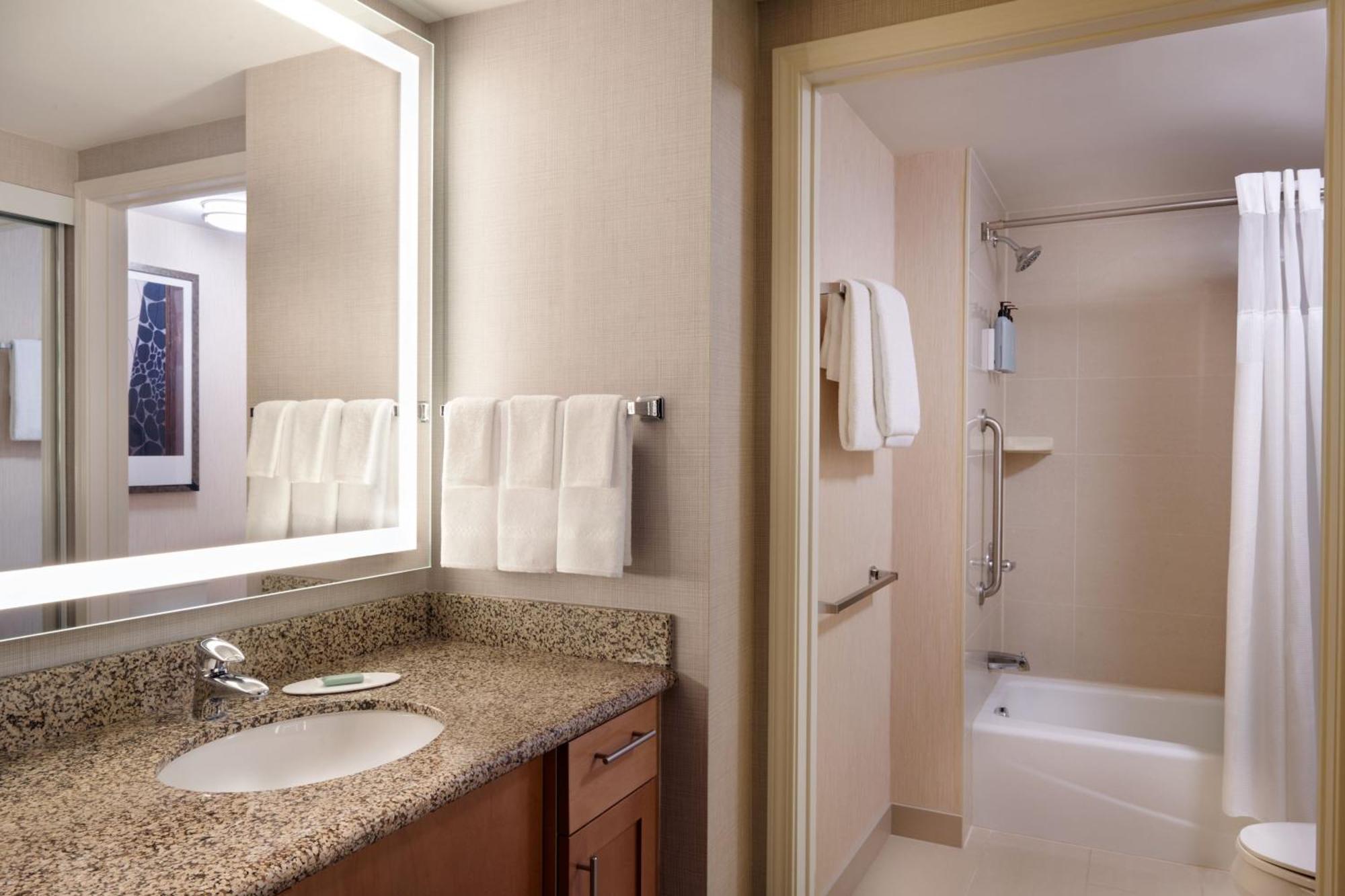Residence Inn By Marriott Calgary Airport Zewnętrze zdjęcie